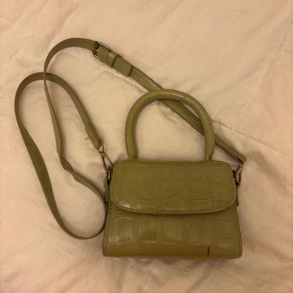 olive green handbag — crocodile pattern